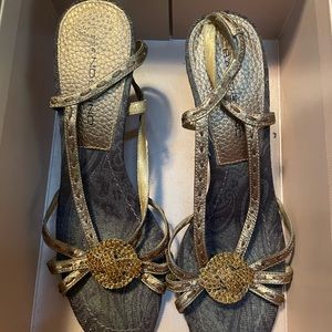 Bandolino vintage bronze kitten heels